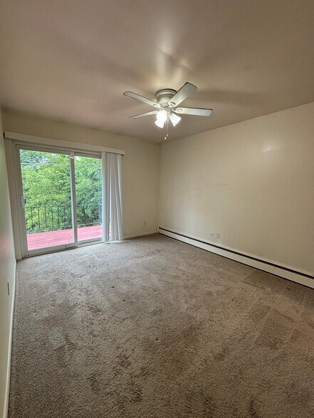 Building Photo - 150 Summit View Ct
