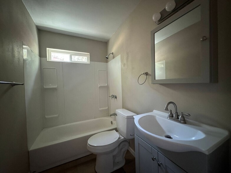 Building Photo - 1714-1716 Stewart St