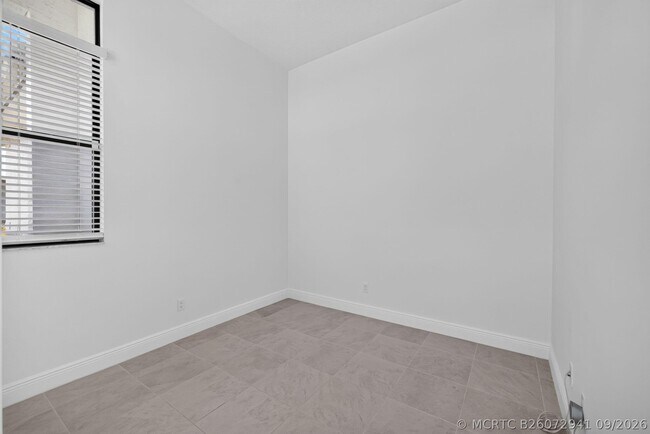 Building Photo - 9148 SW Esule Way