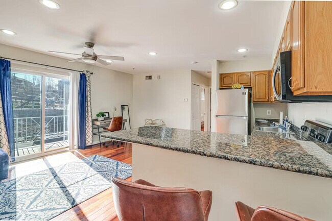 Building Photo - 450a Condon Terrace SE