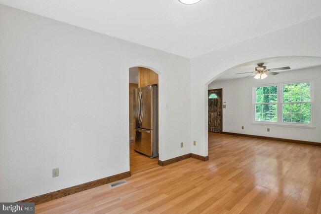 Building Photo - 6327 Joslyn Pl