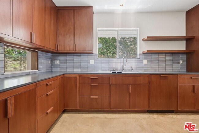 Building Photo - 444 S Windsor Blvd