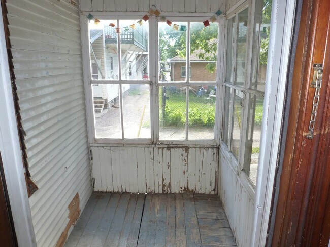Building Photo - 12 Hickok Pl