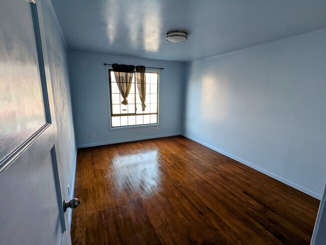 Bedroom 3 (upstairs) - 2337 Vicente St