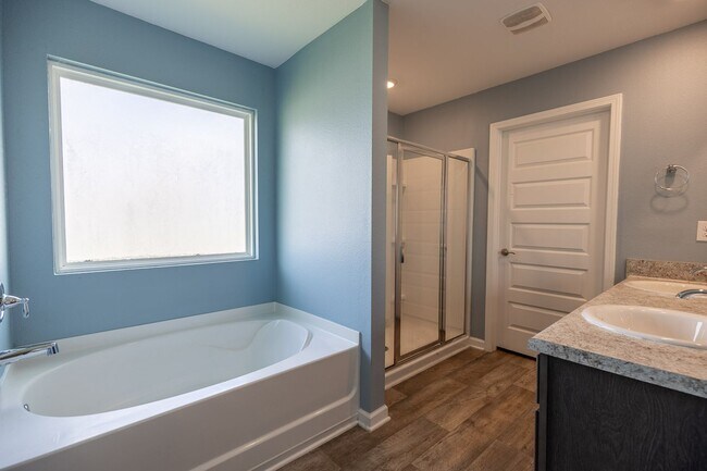 Building Photo - Beautiful 4-bedroom, 2-bath in a Foley nei...
