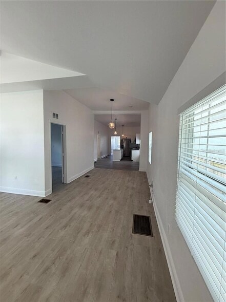 Building Photo - 114 W Amelia Ave