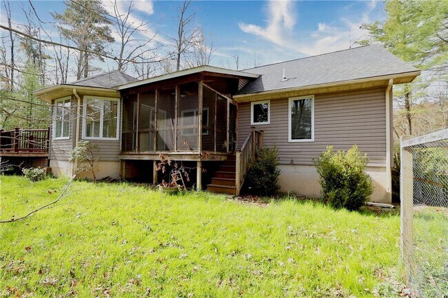 Building Photo - 63 Lawrence Hill Rd