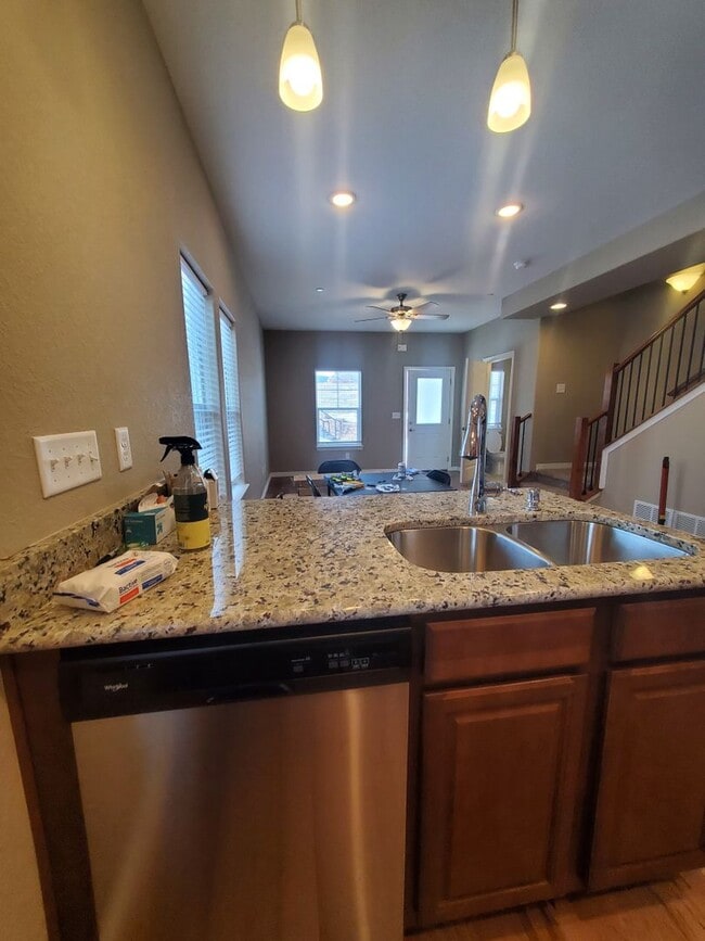 Building Photo - Updated 3 Bedroom Townhouse Across From Horsetooth Reservoir!
