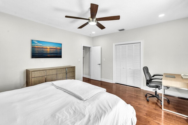 Building Photo - 746 NE 16th Terrace