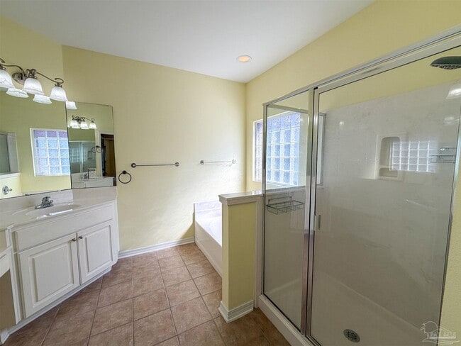 Building Photo - 4913 Vizcaya Dr