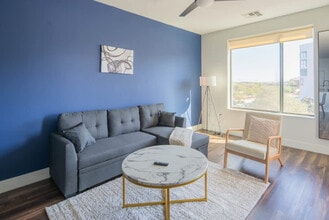 Building Photo - 688 W 1st St