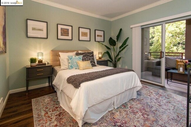 Building Photo - Comfortable 2BR Condo with Patio - Gated Oakland Living