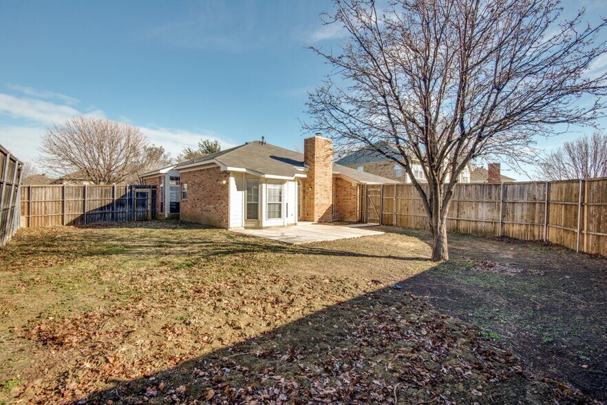 Building Photo - 2085 Cameo Dr