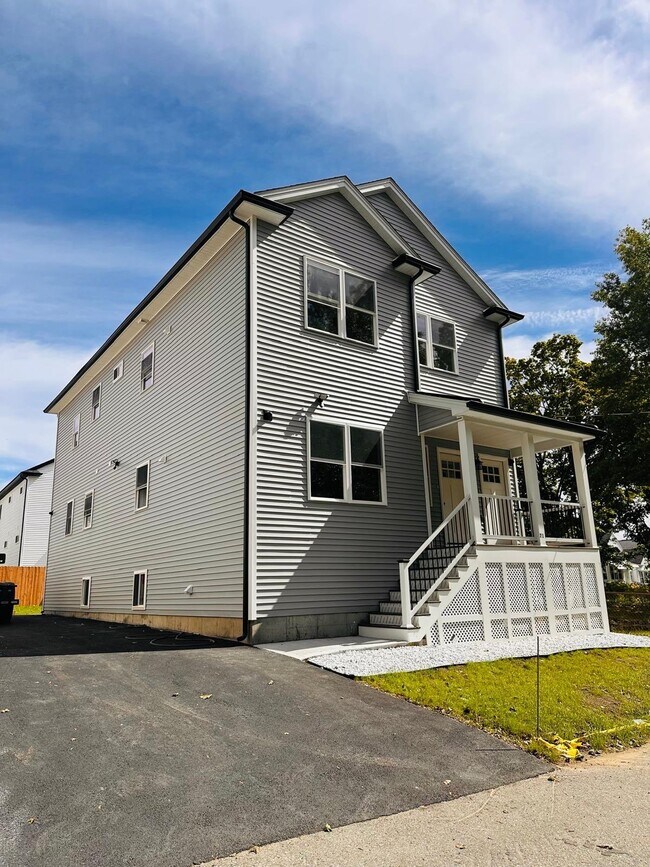 Building Photo - 71 Lakeside St