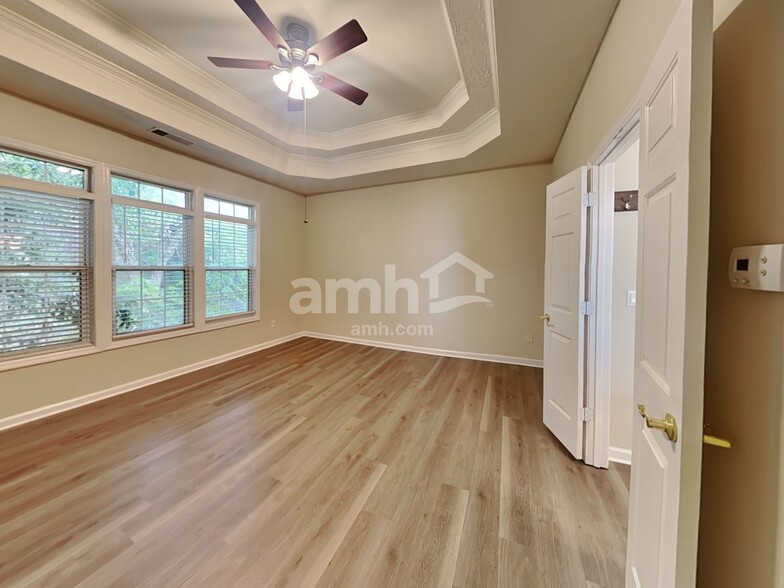 Building Photo - 985 Martin Field Dr