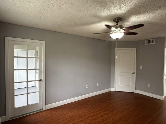 Building Photo - 2810 N Oakland Forest Dr