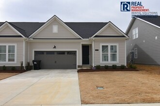 Building Photo - Gorgeous 4 bd home with attached garage! Neighborhood Pool!