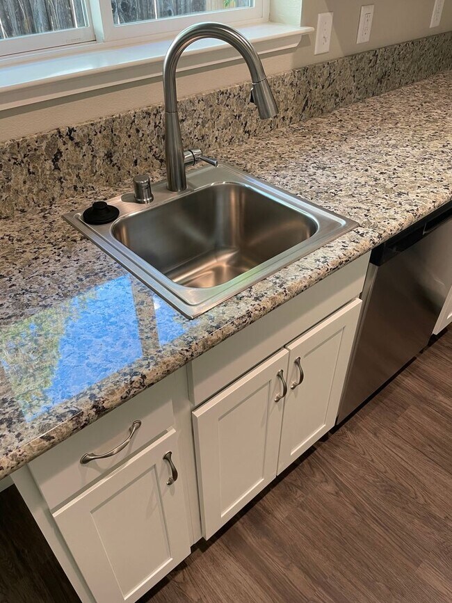 Building Photo - 485 E 6th St