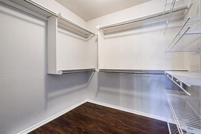 Building Photo - 1019 Dustin Dr