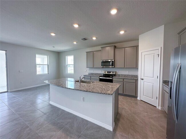 Building Photo - 13819 Wineberry Dr