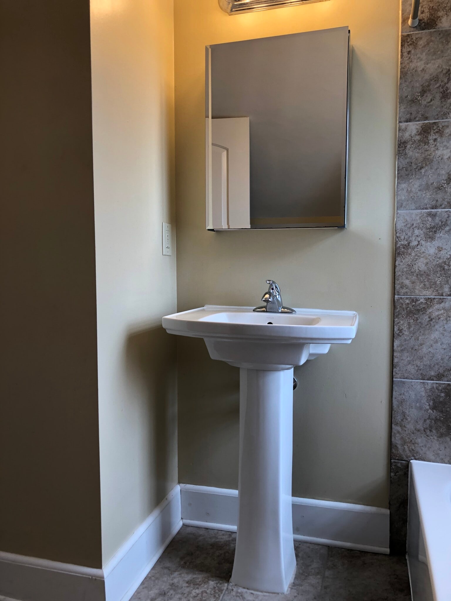 Building Photo - 2213 S Robinson Ave