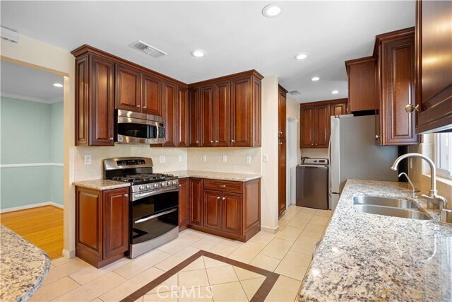 Building Photo - 841 Irving Dr