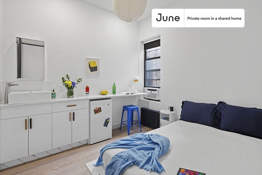 Primary Photo - Private bedroom in 3 bed/3 bath Home
