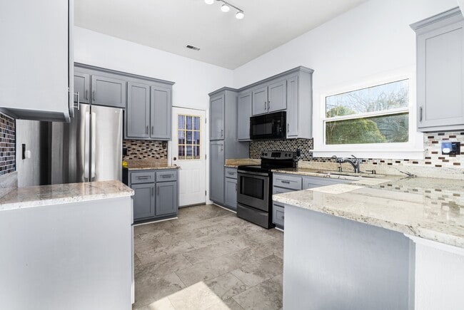 Building Photo - 38 Sacramento Dr