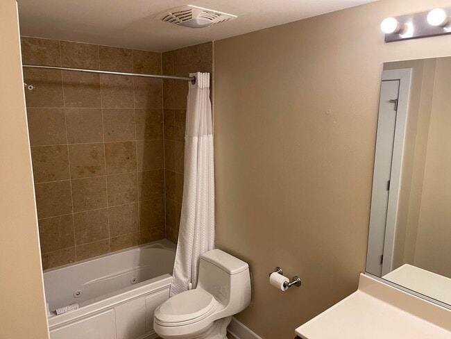 Building Photo - Luxury Condo on the Waterfront, with dedic...