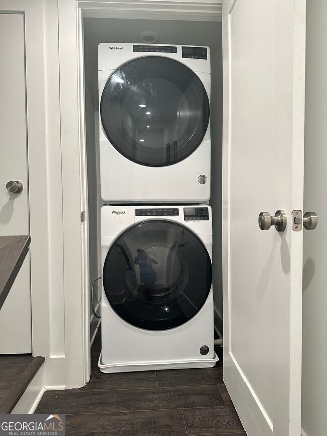 Building Photo - 727 Eloise Wy