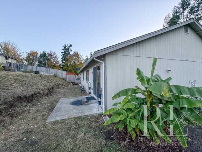 Building Photo - Single Story, Tranquil Gardens, 3-Car Garage!