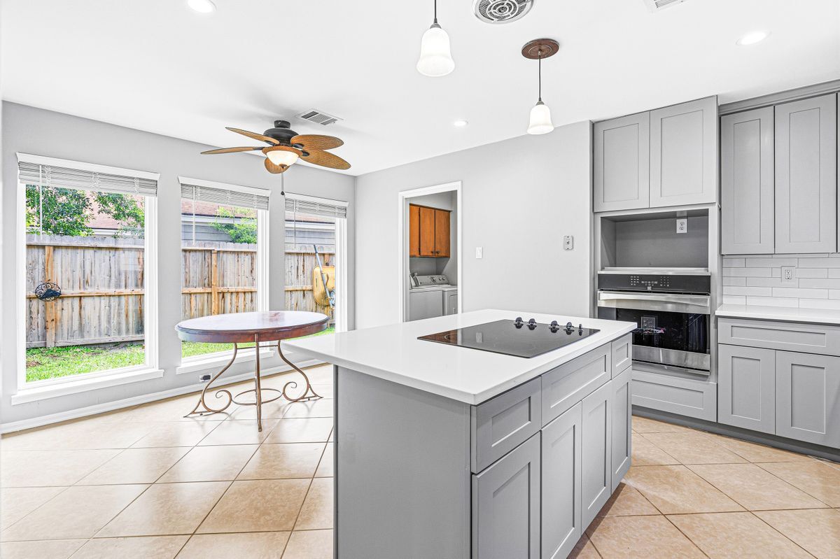 Building Photo - 1046 Apache Falls Dr