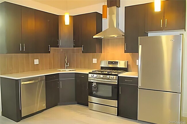 Building Photo - 28-06 35th Ave