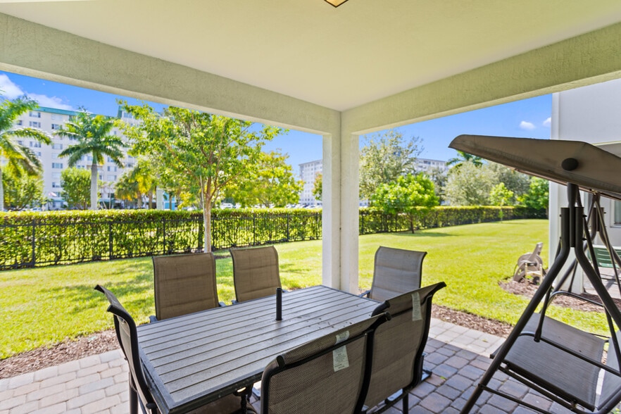 Building Photo - 4022 Large Leaf Ln