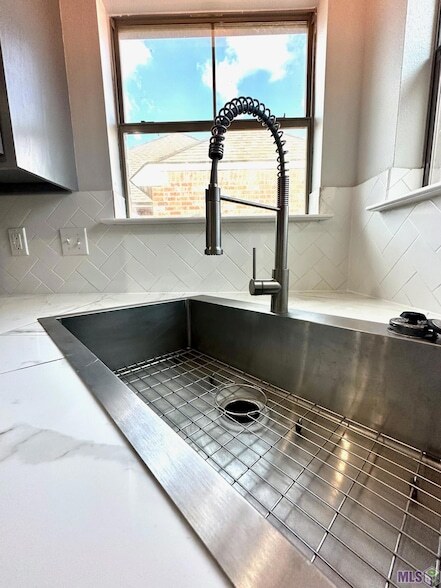 Building Photo - 40303 Crestridge Dr