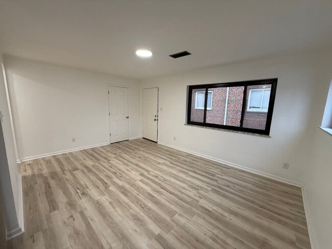 Building Photo - Kirkup Ave