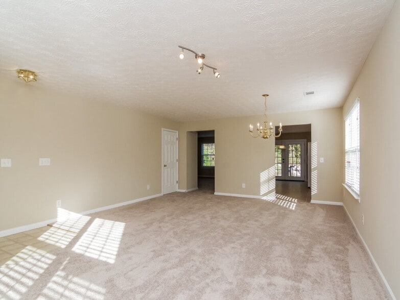 Building Photo - 341 Meadows Ln