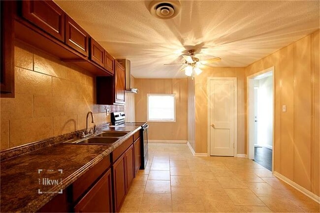 Building Photo - 3216 Avenue I