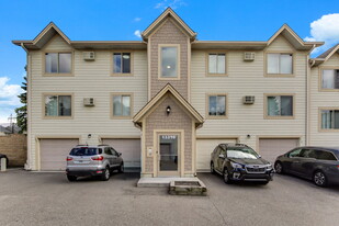 Building Photo - Parkwood Pond
