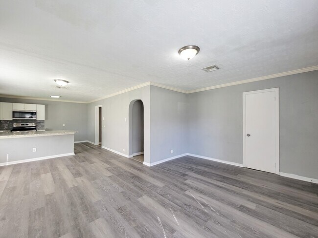 Building Photo - 2330 Cedar Dr