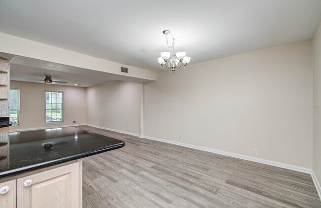 Building Photo - 8102 Amelia Rd