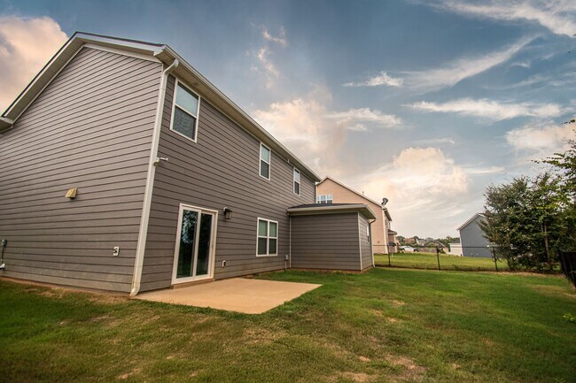 Building Photo - 57 White Pine Way
