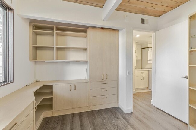 Building Photo - Charming 2 Bed 2 Bath Sunnyvale Condo with Vaulted Ceilings and Patio