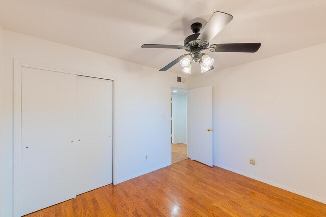 Building Photo - 7113 Welton Dr NE