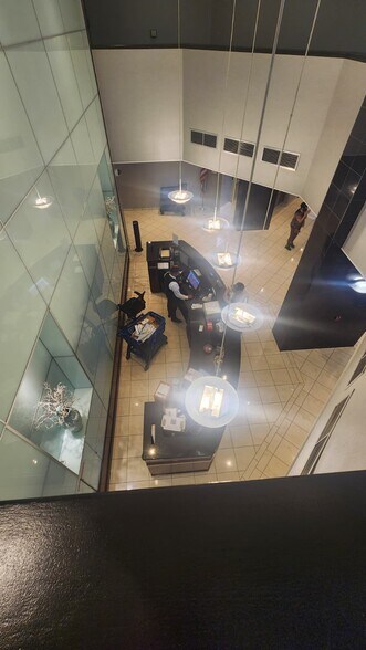 front desk- doorman - 7002 Boulevard E