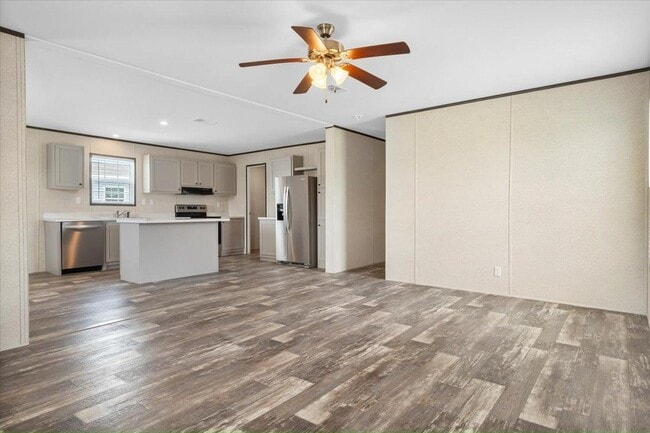 Building Photo - 6680 Hidden Oaks Dr
