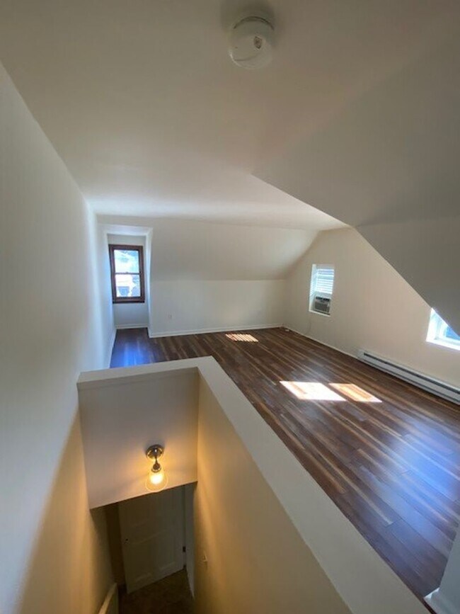 Building Photo - Three Bedroom in West Bethlehem