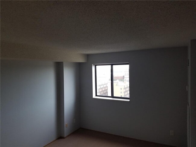 Building Photo - 78 10th St E
