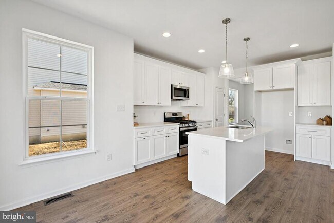 Building Photo - 724 Northwood Ave