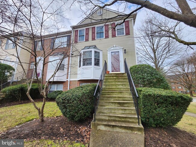 Building Photo - 1903 Pawlet Dr